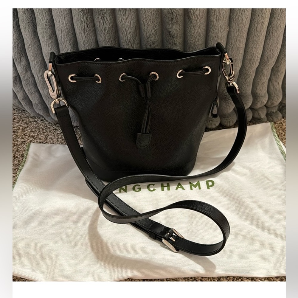 Longchamp
Crossbody Black Leather Bucket Bag